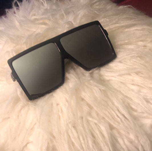 Black wide rim mirror sunglasses