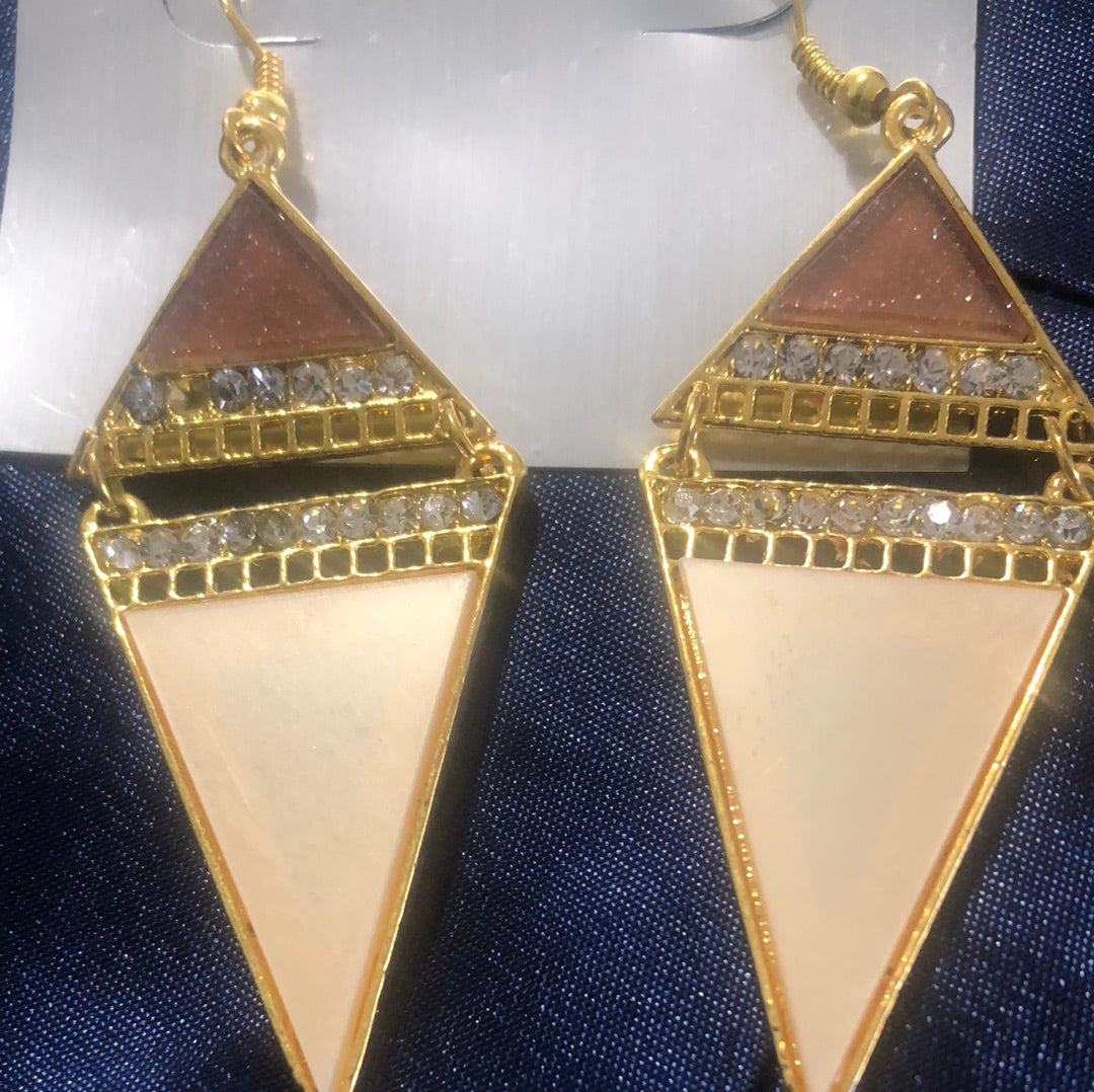 Beige one diamond missing   No returns